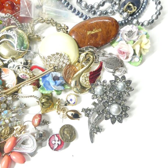 Jewelry Mixed Lot Crafts Reuse Scrap Junk Repair Wear Vintage to Now 3.5lbs - Picture 3 of 15